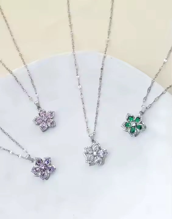 Rotating flower necklace - MeekslxCollection
