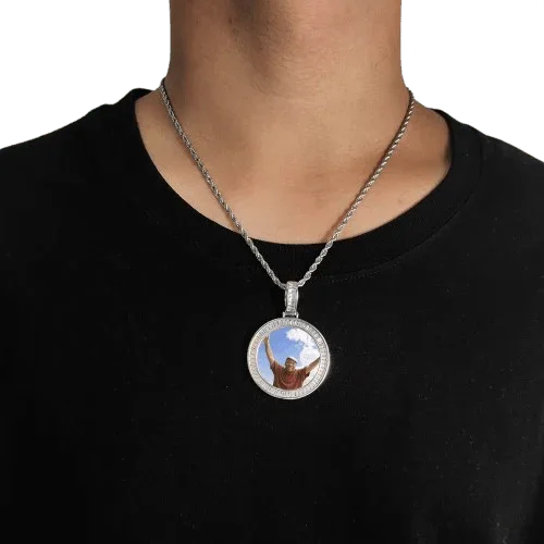 Baguette cut Circle photo pendant - MeekslxCollection
