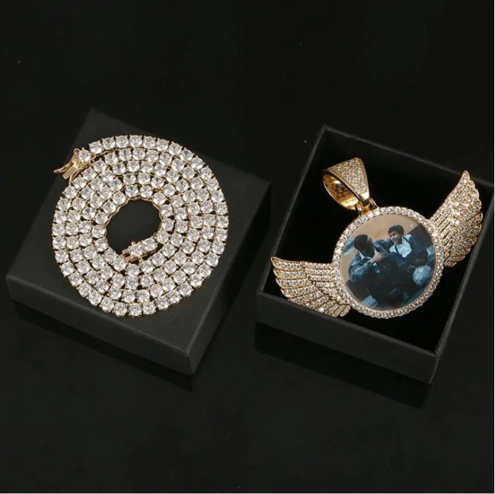 Circle wing Photo pendant - MeekslxCollection